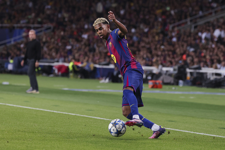 而亚马尔跟, 姆巴佩在接 而亚马尔跟, 姆巴佩在接