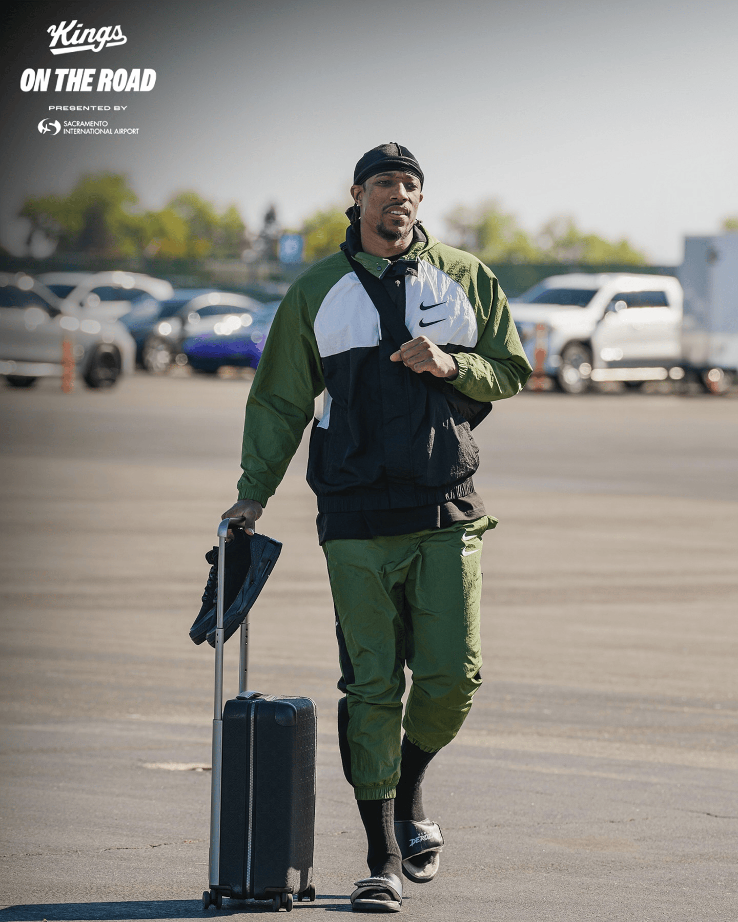 国王社媒分, 享球队登机, 配文