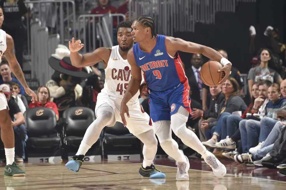 季前赛, 特人一胜难, 活塞略有反 季前赛, 特人一胜难, 活塞略有反